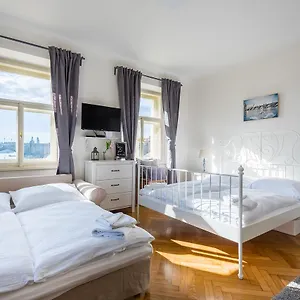 Apartament Kafka With Bridge View, Praga